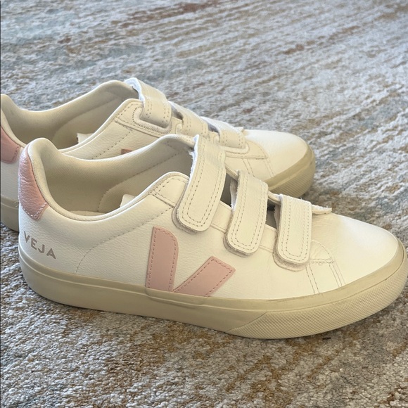 Veja Shoes - Veja sneakers like new Velcro pink